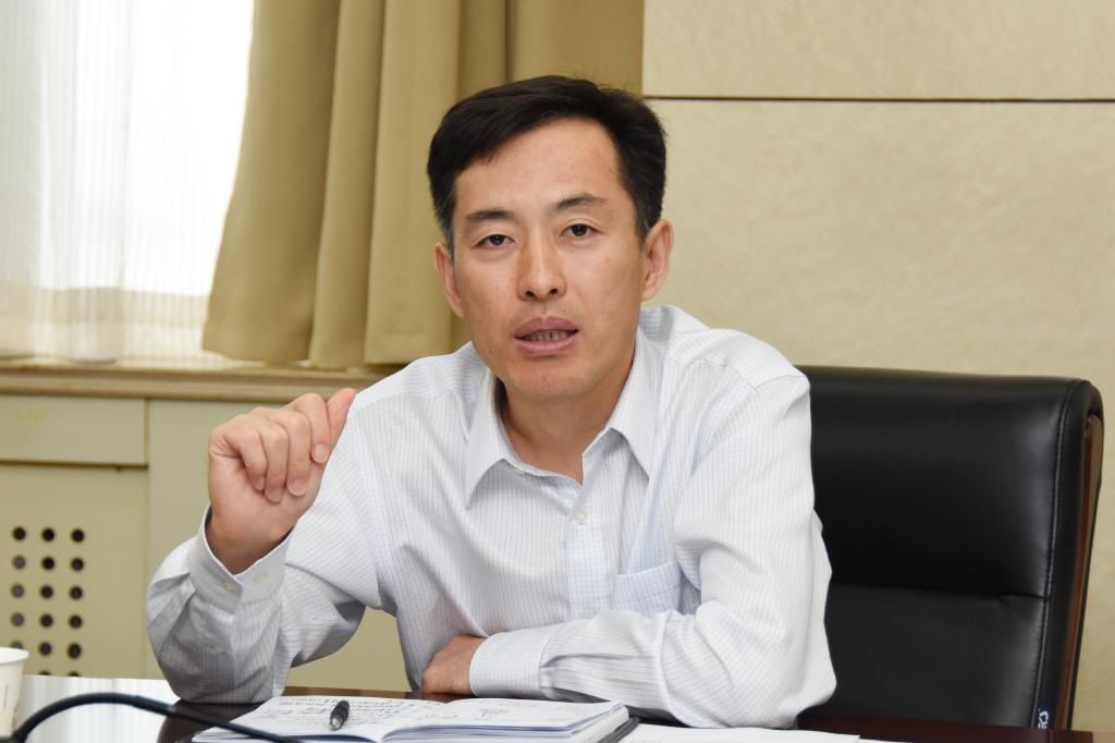 校长李成伟讲话