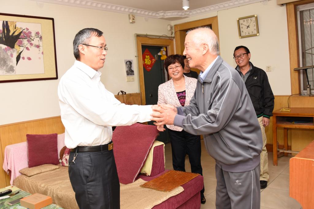 校党委副书记宋亚伟看望慰问离退休老同志(二)