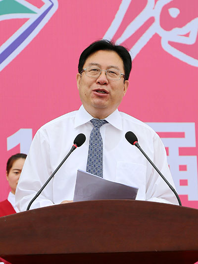 副校长冯启高宣读表彰决定等